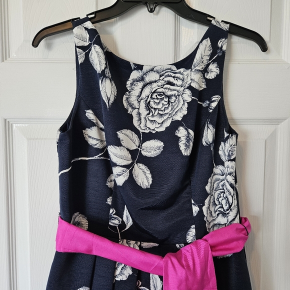 Eliza J Dresses & Skirts - Eliza J stunning floor-length gown size 6